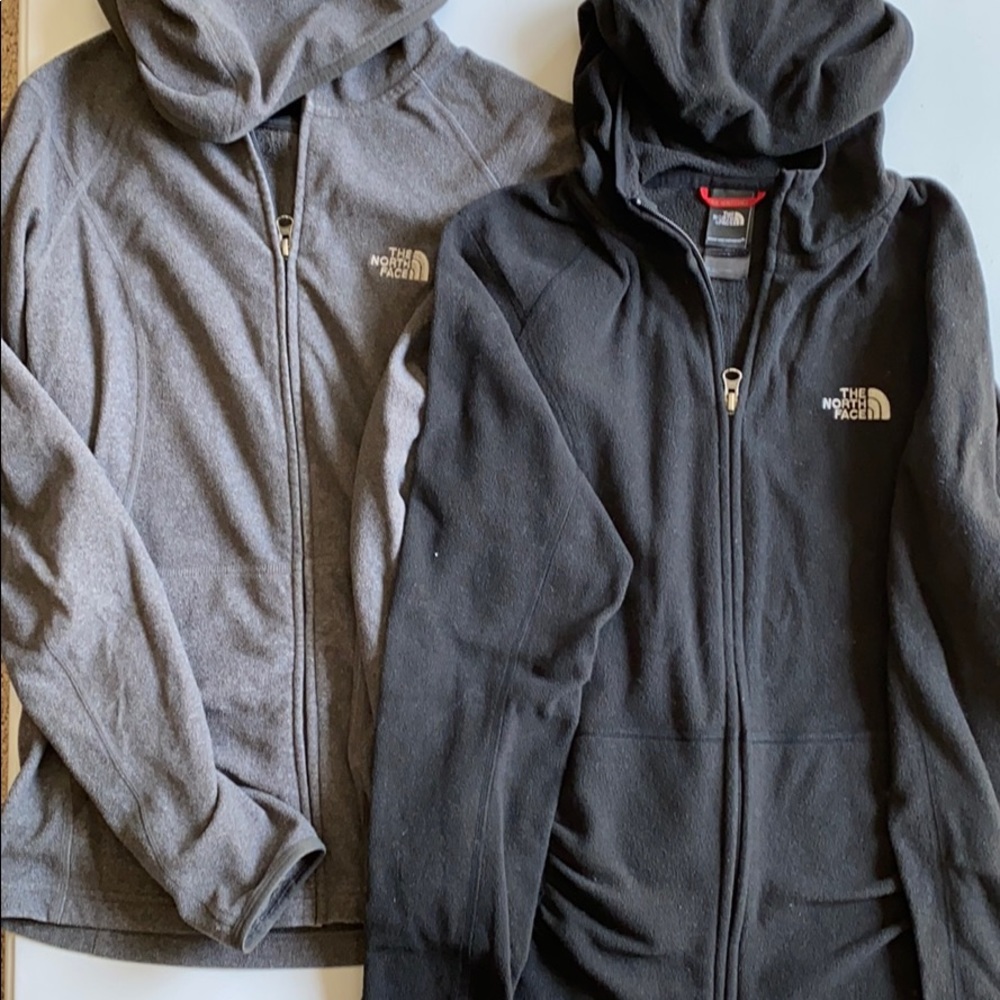 Set of 2 North Face sweater size M